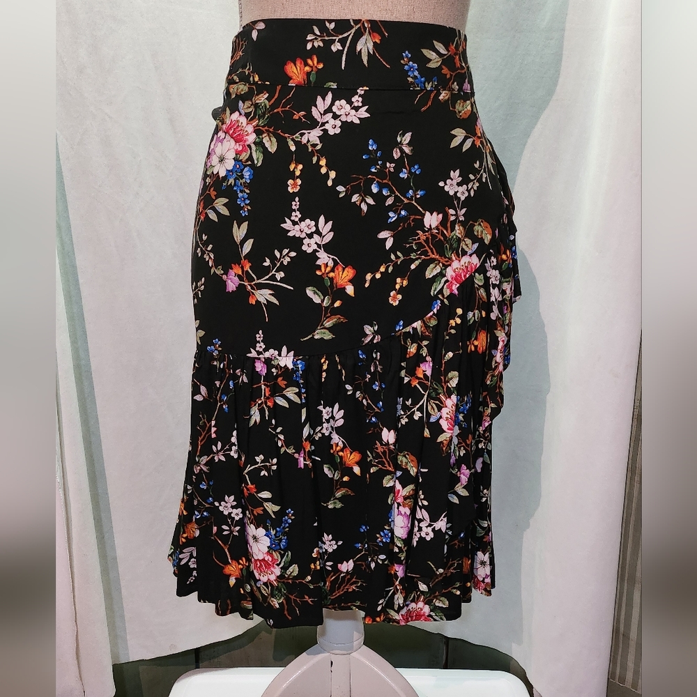 Women's Plus NWT Chic Ruffle Skirt Size XXL